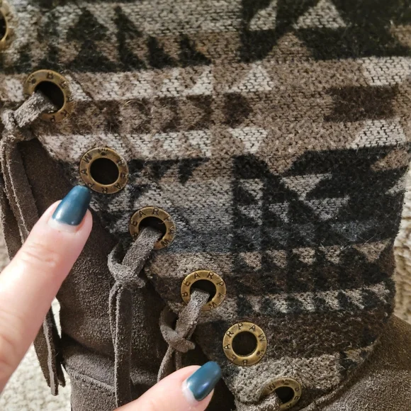 Bearpaw Kathy Slip on Aztec 8 boots (FLAWED) - Picture 5 of 5